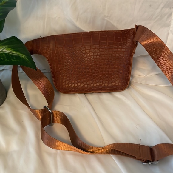 Brown croc faux leather crossbody bag - Picture 4 of 4